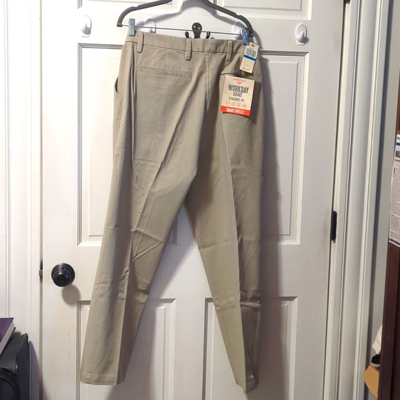 Dockers workday khaki straight fit smart 360 Flex 36x30.  Brand new never worn - Picture 5 of 6